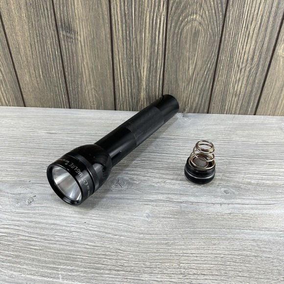 Vtg 10" Mag Lite Instrument 3D Cell Flashlight Ontario CA With Extra Light Bulb - Picture 12 of 16